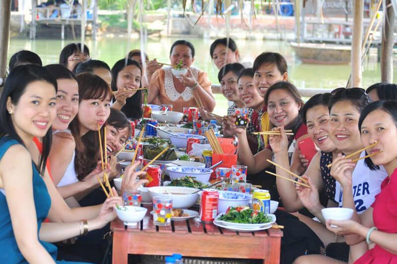 Ăn trưa tại làng dừa Hội An