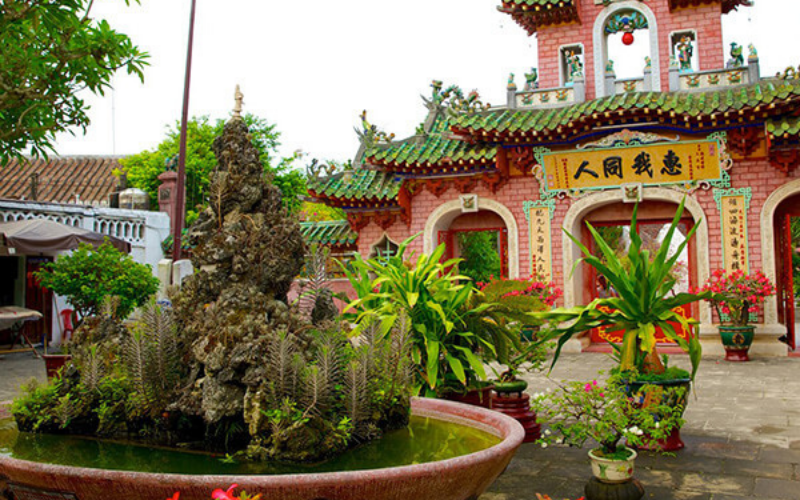 khuôn viên chùa Phúc Kiến