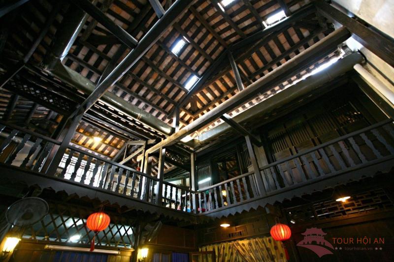 Lầu 2 nhà cổ Phùng Hưng