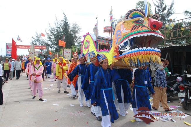 Lễ hội rước Long Chu tại đình Cẩm Phô