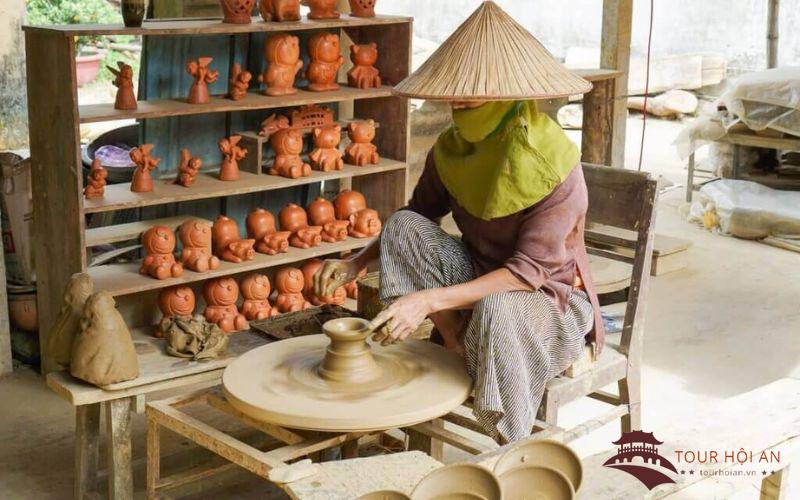 Gốm Thanh Hà là một trog số các làng nghề thủ công nức tiếng tại Quảng Nam cách Hội An không mấy xa