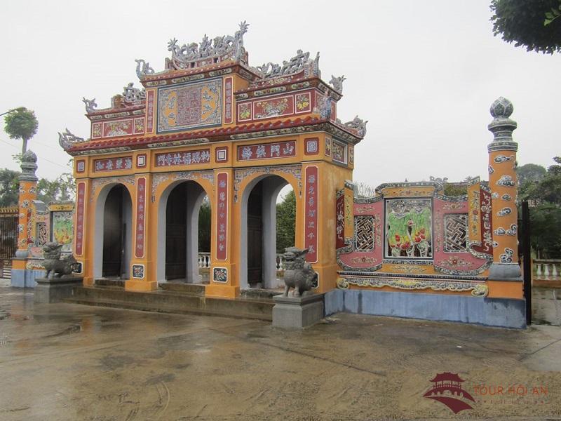 Cổng chùa Phước Lâm đồ sộ, uy nghiêm