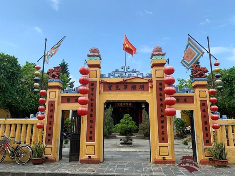 Cổng vào Minh Hương Tiền Tự